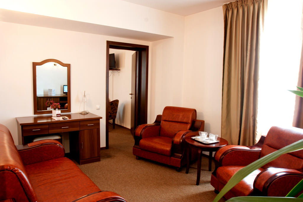 Denisa Hotel Otopeni Bagian luar foto