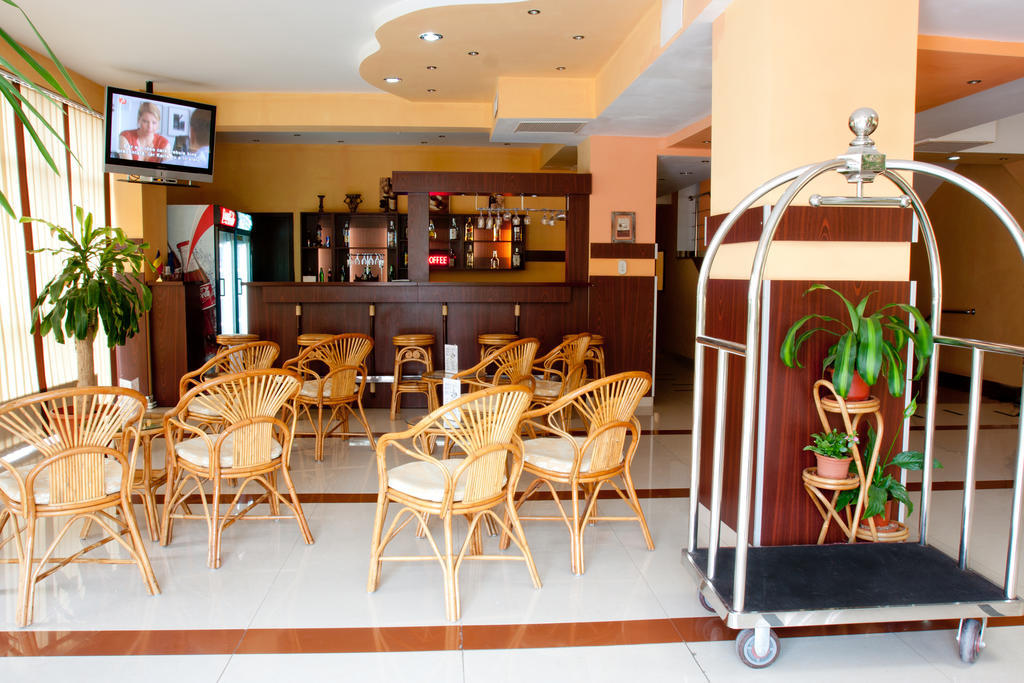 Denisa Hotel Otopeni Bagian luar foto